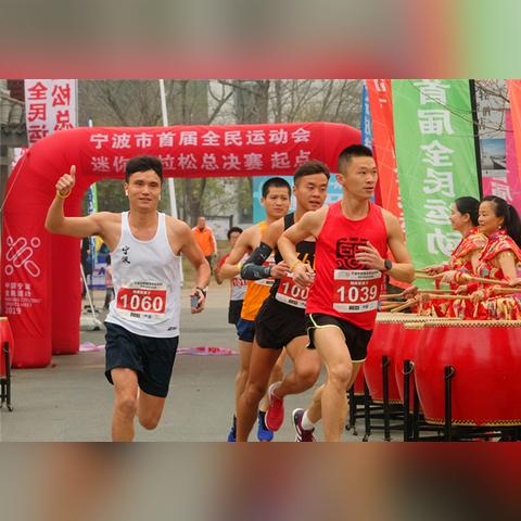 踢到50岁的足球运动员的长尾关键词有哪些