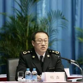 请问海关关长相当于一般行政单位什么级别？