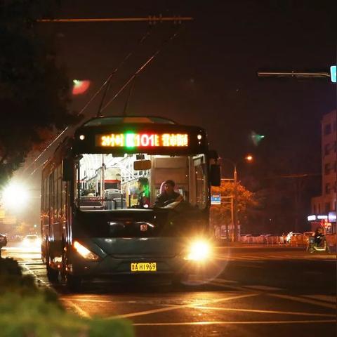 济南市里哪个区最繁华啊