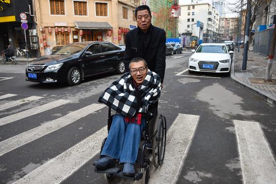 轮椅上编织的创业梦