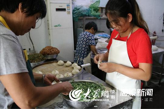 这就是山东丨这家包子每天卖5000来个，老主顾一吃就是十几年