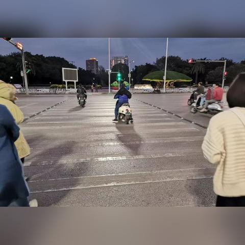 南宁市闯红灯怎么处罚