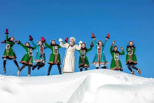 乌兰图雅倾情献唱“十四冬”用激情点燃冰雪世界