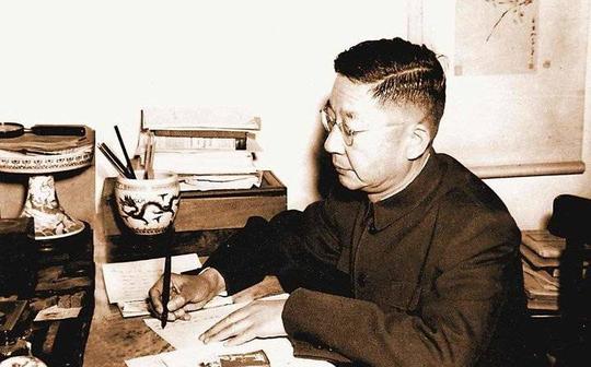 看看这些名人的超短版自传：寥寥几百字，概括一生路
