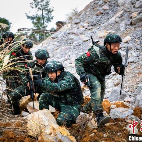 桂林失踪女老师是真的掉水里了还是被劫持了？