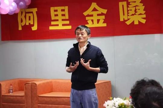 从足浴服务生到千亿掌门人，阿里3个逆天销售：难走的路才是捷径
