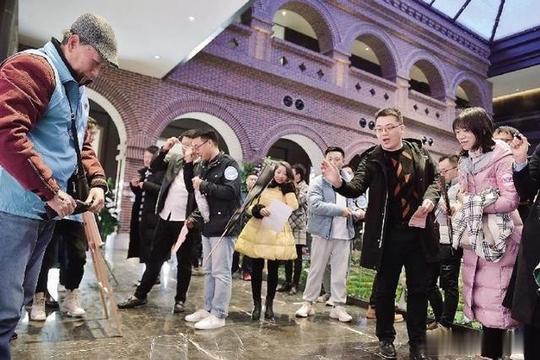 “晚报红娘”又张罗相亲会吸引近700名青年赴约