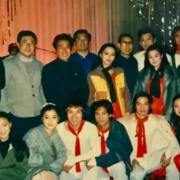 只有河南哪个剧场好玩的相关长尾关键词有哪些