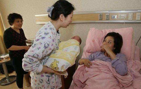 新生儿为什么会被医护人员抱走