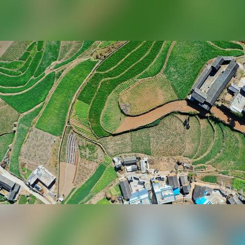 网友们。大家好。我想问一下云南。昆明禄劝县凹什么村？谢谢啦？