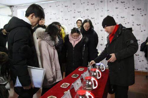 返乡学子为家乡献智献策