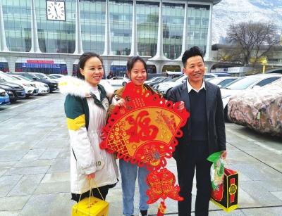 西宁创业挣了钱不忘兰州这个“家”李洋夫妻带娃来兰办年货