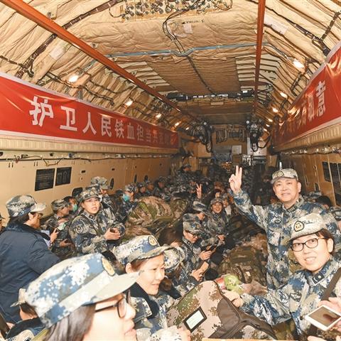 昨晚武汉市内迎新场面火爆，现在疫情隐患极大不知这样合适吗？