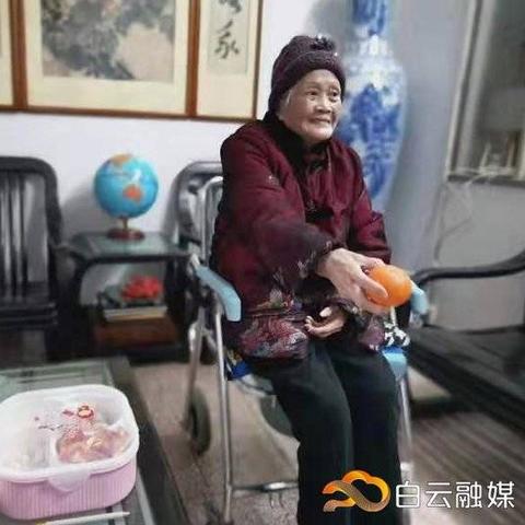 广州70岁老人长寿金什么时候减到30元？