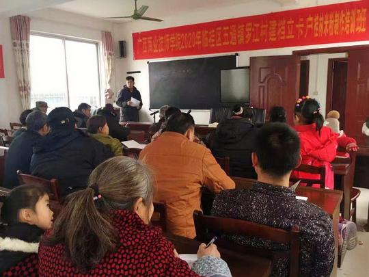 桂林米粉的财富江湖：一年赚套房白领来报班