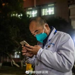 武汉金银潭医院院长张定宇一瘸一拐走在抗战一线：是什么让他坚持带病坚守？