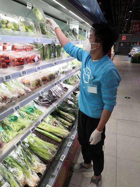 青年餐厅员工赴盒马“上班”企业自发合作打响联合战疫