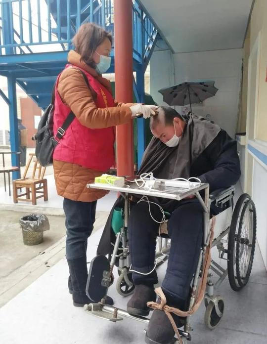 「抗击疫情益阳在行动」关爱老人健康.仁爱在行动