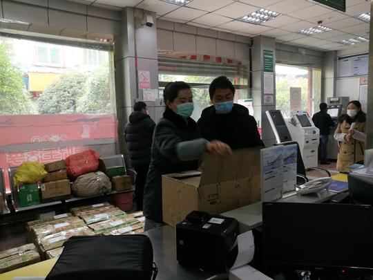 齐心抗疫金川邮政开通“绿色通道”