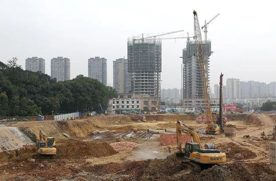 争分夺秒赶工期，南充市双创中心建设项目全面复工
