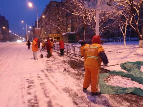 夜间除雪作业