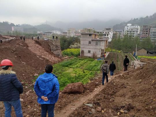县自然资源事务中心积极配合领创国际商贸城征地拆迁工作