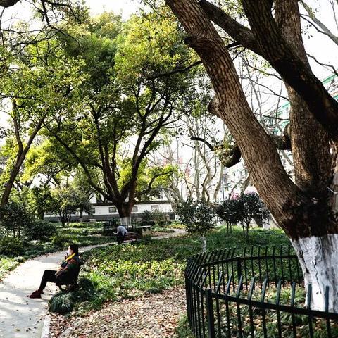 杭州拱墅区湖州街离杭州火车站东站近还是杭州火车站近？