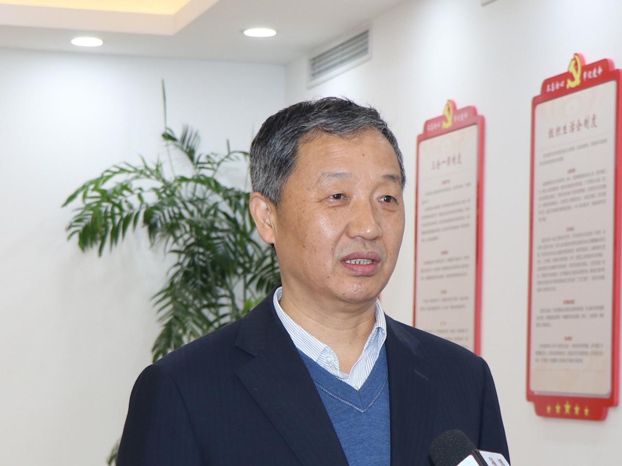 2005年新澳门跟香港免费大全或77777888管家婆四肖四码:品质解读、解释与落实！小心夸大的陷阱