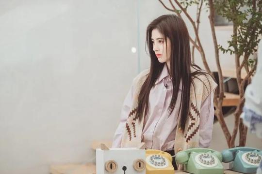 《朋友请听好》谢娜送张杰“奇葩”礼物逗笑众人鞠婧祎导播失误自责落泪