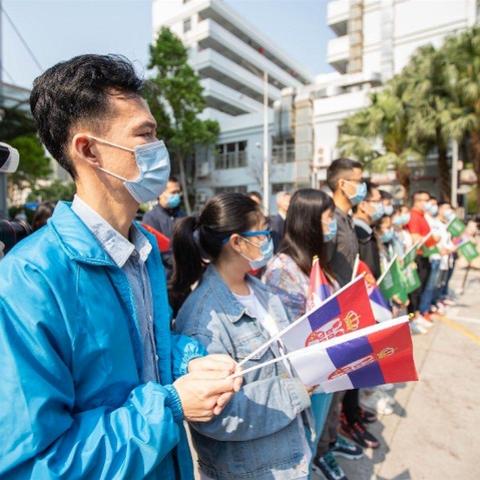 武汉市和深圳哪个繁华些