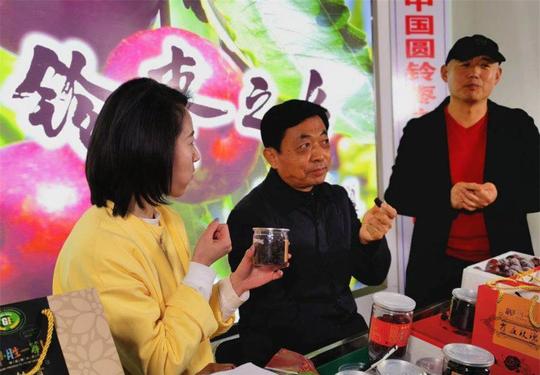 1小时2000单，茌平副区长直播卖枣，现场为网友砍价