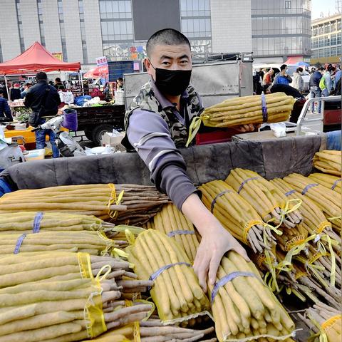 济南市哪里摆摊最多啊现在