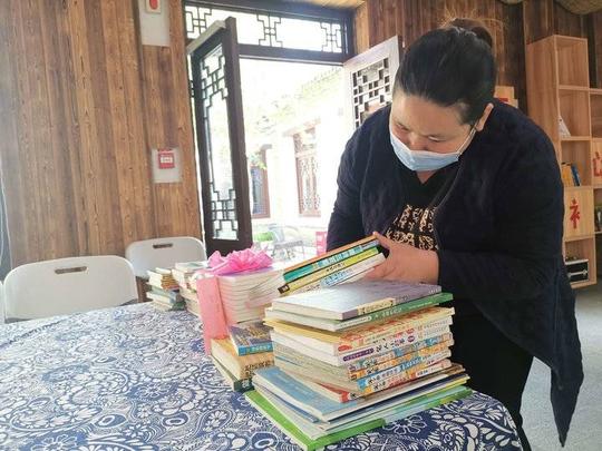 为共享书屋捐出200多本爱心图书，感谢这些孩子们