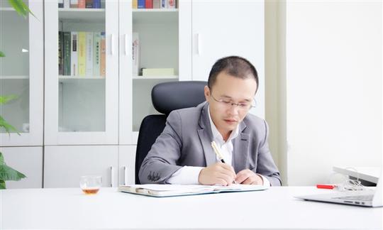 三次创业刚拿到战略融资：他就被赶下ceo