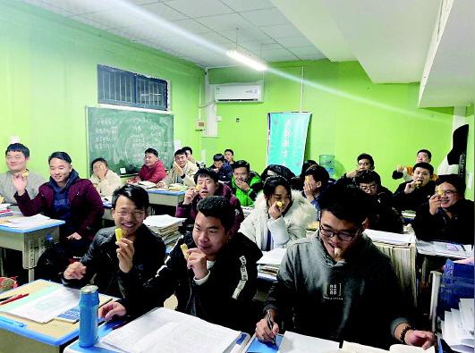 95后创业办培训班贫困生免费听课