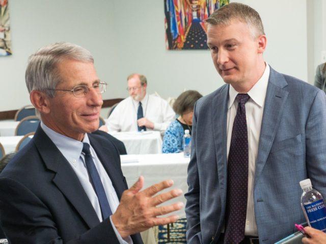 专家:美国新一波疫情高峰或将到来
 ,美国再现疫情高峰