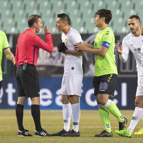 足球比赛开场拥抱的长尾关键词有什么