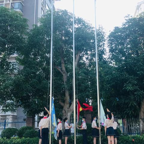 南宁民族广场平时是几点升旗？