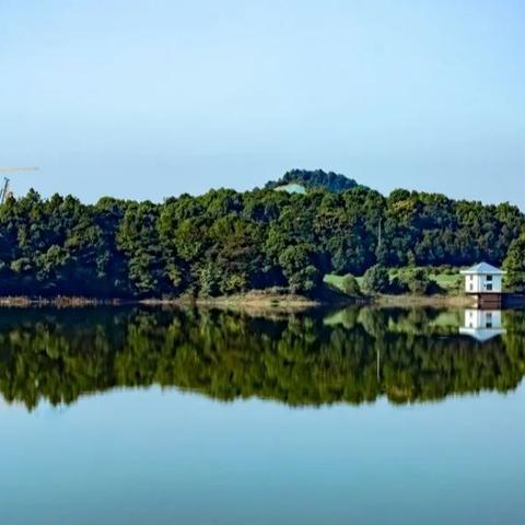 位于湖南岳麓山的是什么亭？