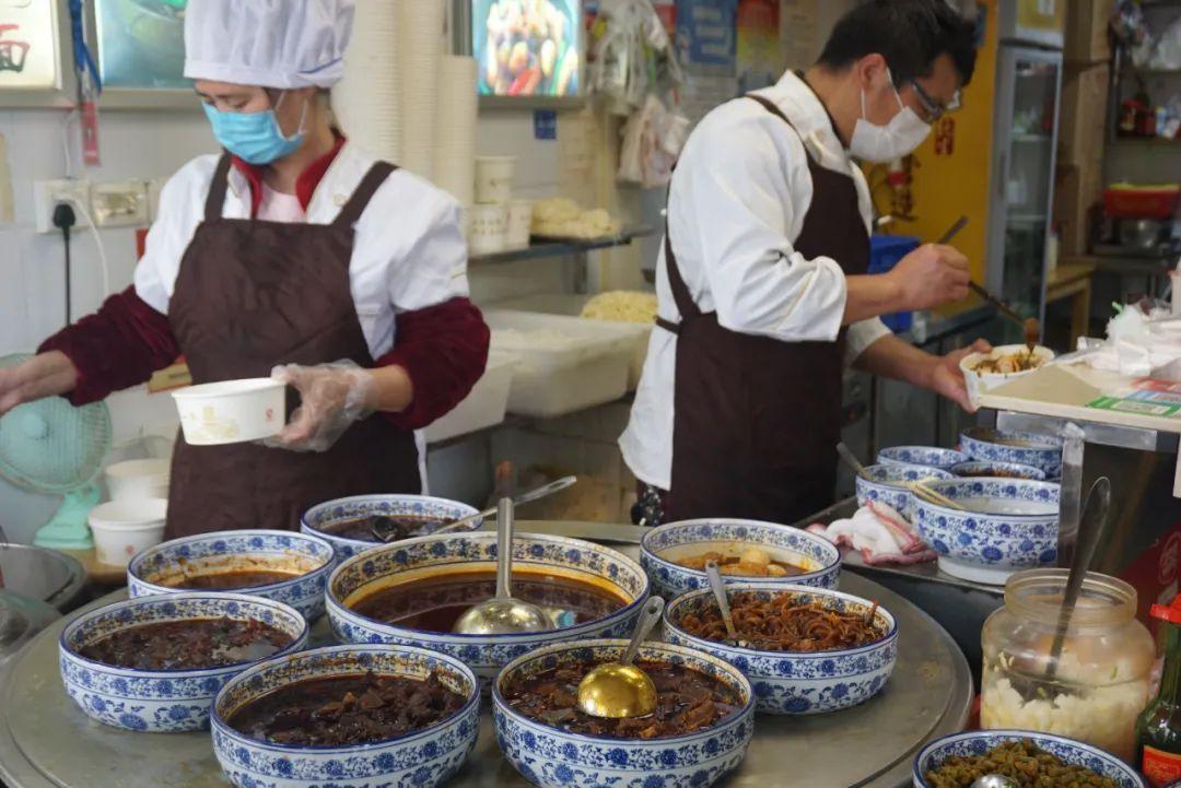 武汉有什么美食街（武汉水塔美食街早餐可以摆摊吗）