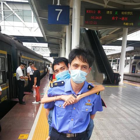南宁市火车站在哪个路上
