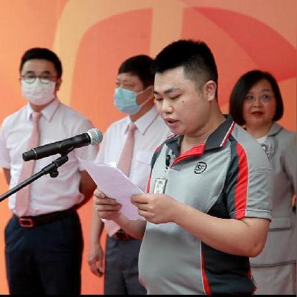 坐重庆到哈尔滨要经过哪些到站时间是多少？