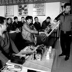 保定市哪里有招聘电工的