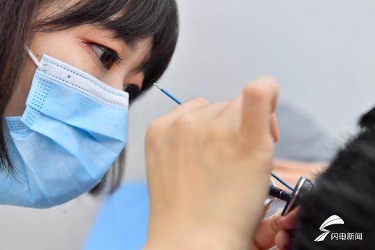 影像力丨济南95后女护士辞职创业，采耳“怪癖”变成创业项目月入三万