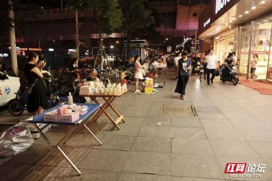 见面一句生意好！咱靠地摊夜市续命的日子来了