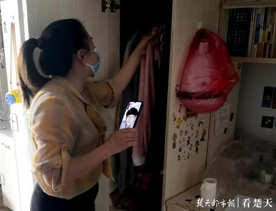 寄快递、晒被子、找资料，这所高校辅导员提供“花式服务”
