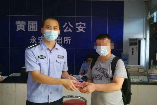 扮成女子向“恋人”行骗！男子投案自首，悉数退还5万多元