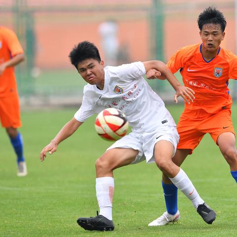 泰山在济南的什么位置？