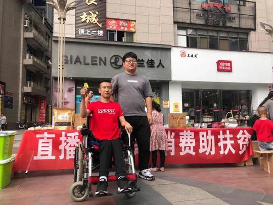 略阳人|地摊+直播+带货！略阳这个残疾青年用奋斗诠释青春！