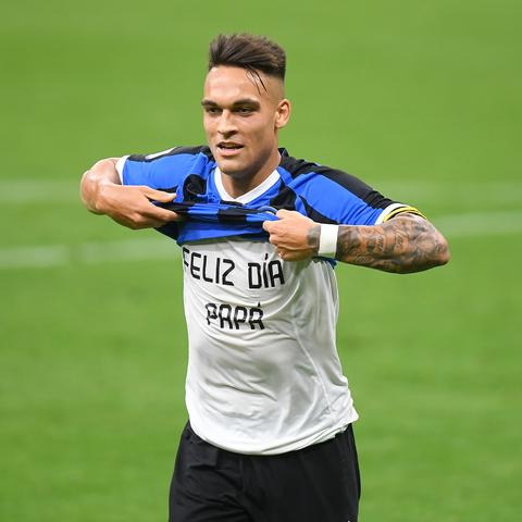 绣衣服图案足球怎么绣